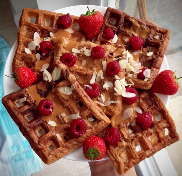 apple spiced waffles