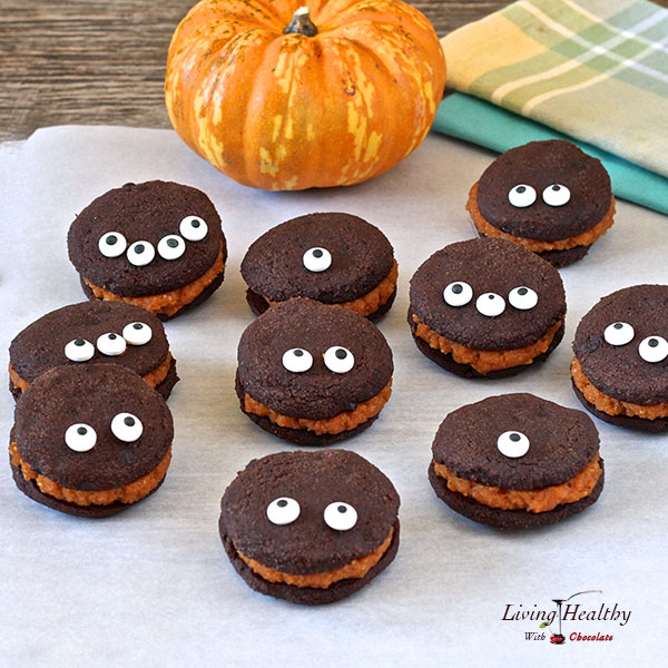 Paleo-Halloween-Chocolate-whoopie-pie-cookies-with-pumpkin-filling2
