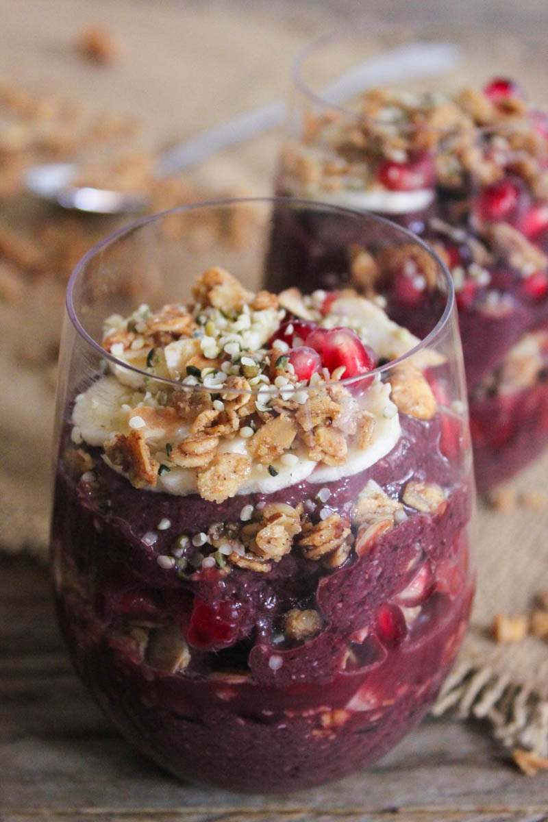 Vegan-Acai-Parfaits-with-fruit-granola-and-hemp-seeds-22