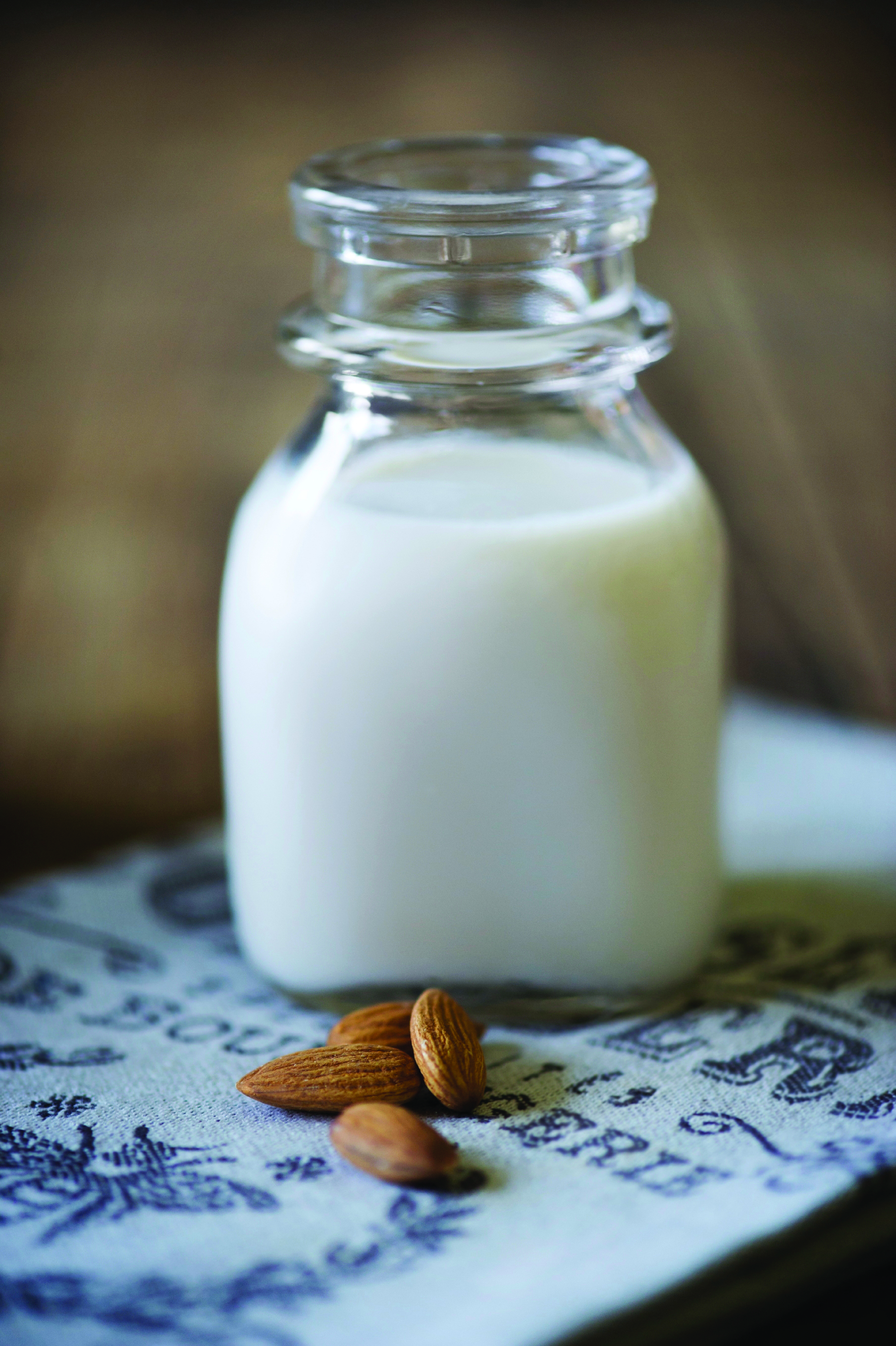 Almond milk_iStock_000061125490_Large