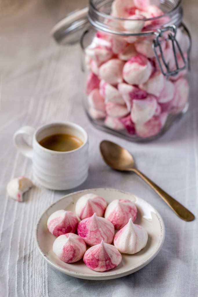 vegan-meringue-kisses-serving-suggestion-1000x1500