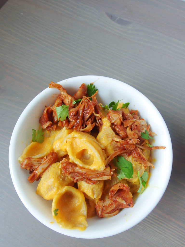 bbq_jackfruit_sweet_potato_mac_n_cheese_vegan_1-768x1024