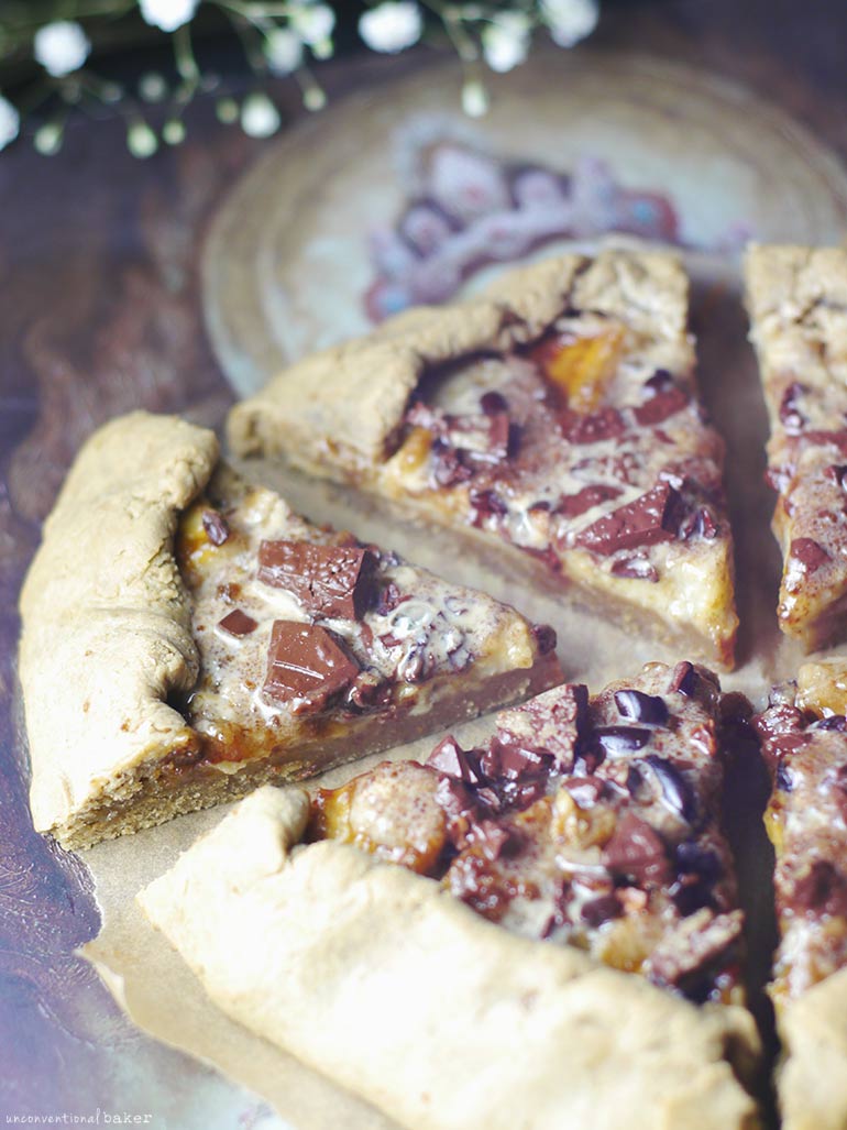 banana-tahini-and-chocolate-fruit-pizza-gluten-free-dairy-free-refined-sugar-free-nut-free