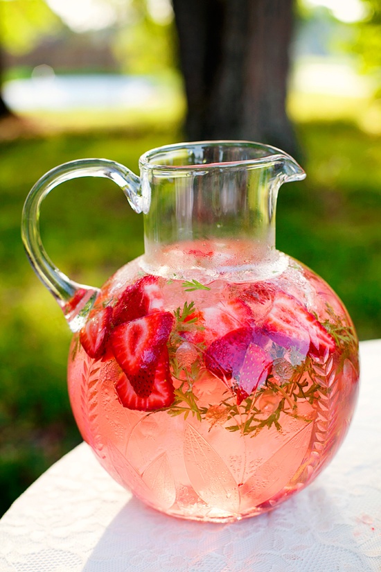 Sparkling-Strawberry-Lemonade