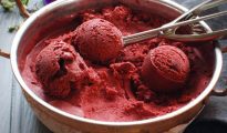 This dairy-free blackberry and coffee ice-cream perfect dessert for those last few days of summer...