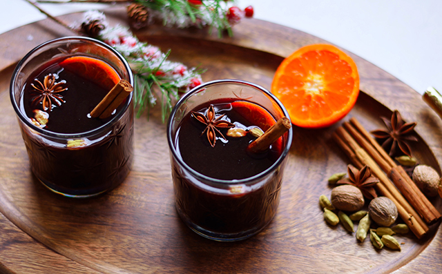 Mandarin mulled wine