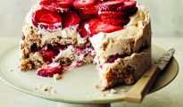 strawberry meringue cake