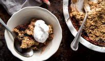 Rhubarb and ginger crumble