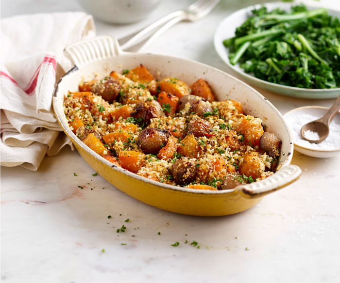 Shallots with squash and breadcrumbs