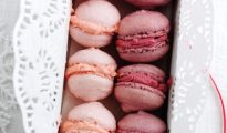Blackberry or strawberry macaroons